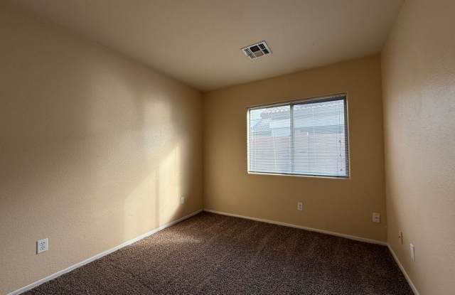 4 Bedroom , 2 Bath, Corner Lot Gallery 4