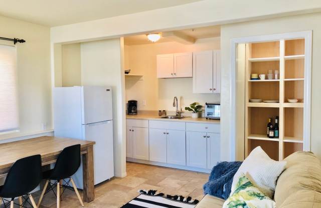 Adorable 1 BR / 1 BA Duplex Off Vulcan Ave In Encinitas! - 247 North Vulcan Avenue, Encinitas, CA 92024