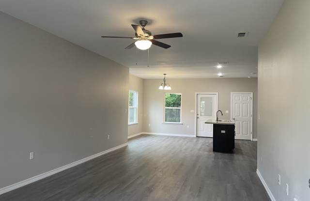 709 Robinson Avenue E photos photos