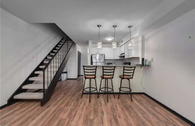 1900 Grove Ct Gallery 4
