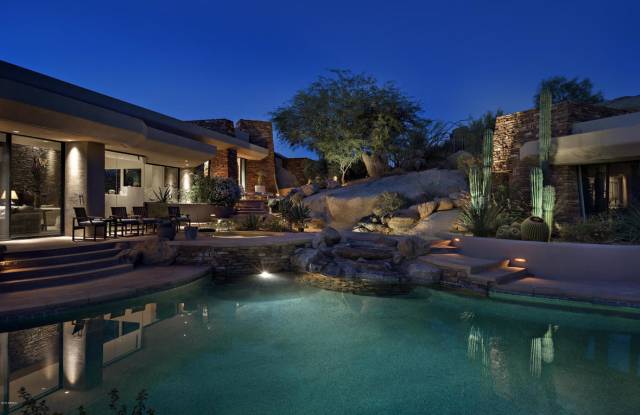 7450 E ARROYO HONDO Road Gallery 2