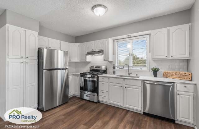 5 Bedroom Home in Crystal photos photos