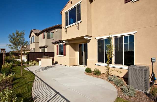 Highly sought after 4 Bedroom 3 Bath Luxurious Home in the La Costa Ridge Area, close to schools and more Gallery 3
