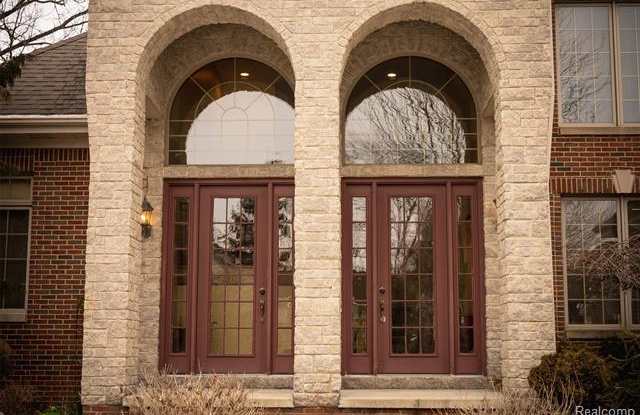 2148 LANGHAM Drive Gallery 2