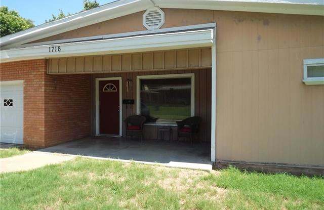 1716 Hillside Gallery 2