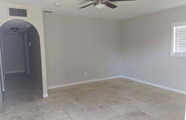 6201 W Maryland Ave Gallery 4