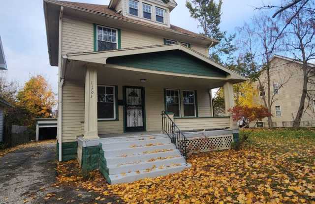 Charming 4-Bedroom Property in Prime Location (SECTION 8 VOUCHERS ACCEPTED) photos photos Charming 4-Bedroom Property in Prime Location (SECTION 8 VOUCHERS ACCEPTED) photos photos