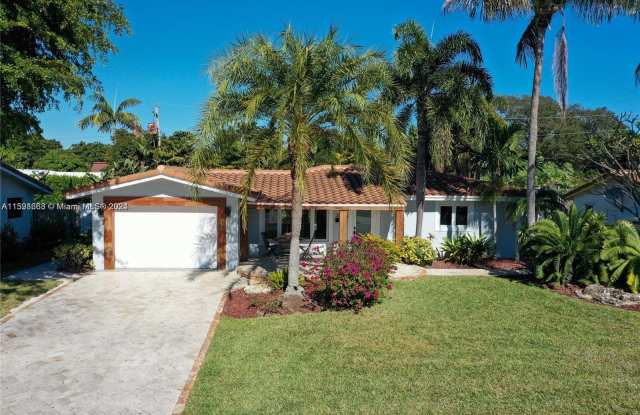 2011 Northeast 31st Court - 2011 Northeast 31st Court, Lighthouse Point, FL 33064