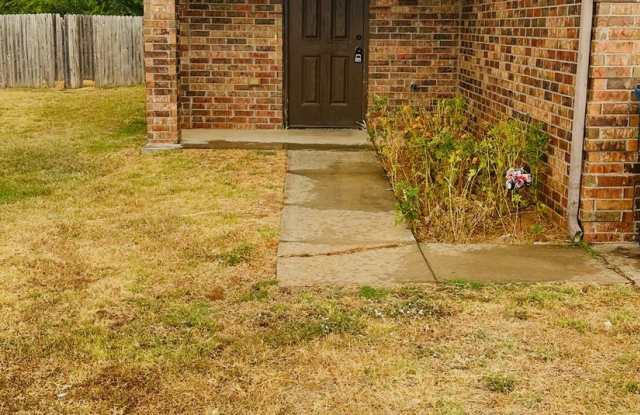 3br 2ba duplex with 2 car garage! Gallery 1