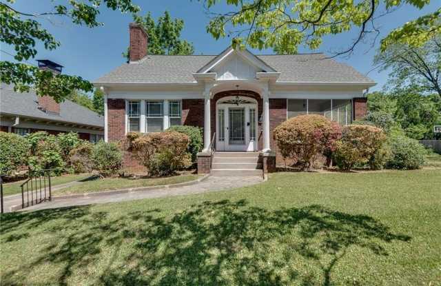 812 Adair Avenue NE photos photos