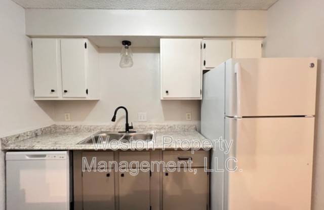 6032 Northwest Expressway - 1 photos photos