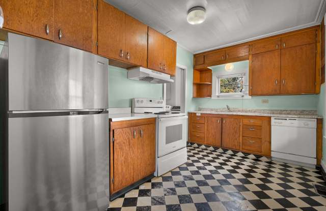 Limited-Time Offer: $25 Application Fee, Apply Today! 5-bedroom, 2 bath home available in York neighborhood! Gallery 3