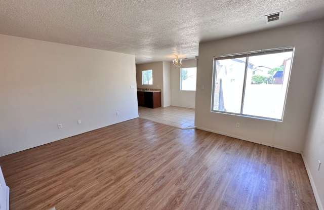 3 bed 2 bath home in Huning Ranch Gallery 4