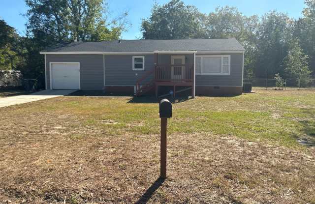 Charming 3 Bed 1 Bath Home in Hope Mills Gallery 1