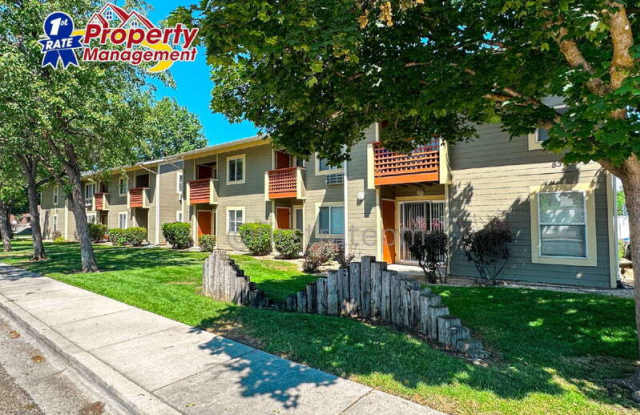 870 W. Belmont Street photos photos
