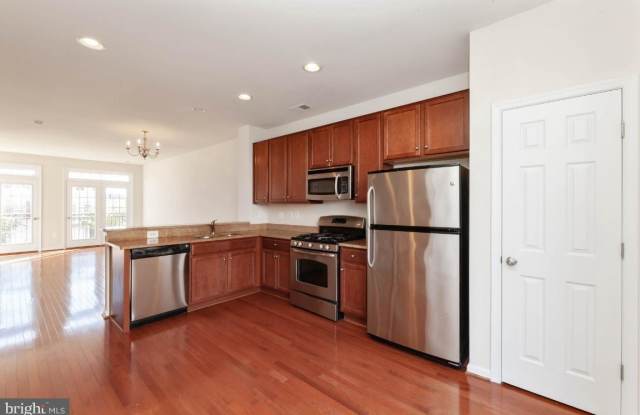 15702 JOHN DISKIN CIRCLE Gallery 4