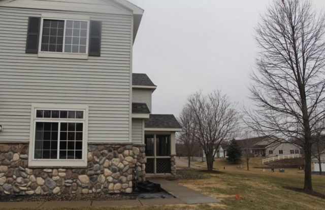 End Unit Townhome *3Bed/2.5 Bath*3 Season Porch! Available 10/1. photos photos