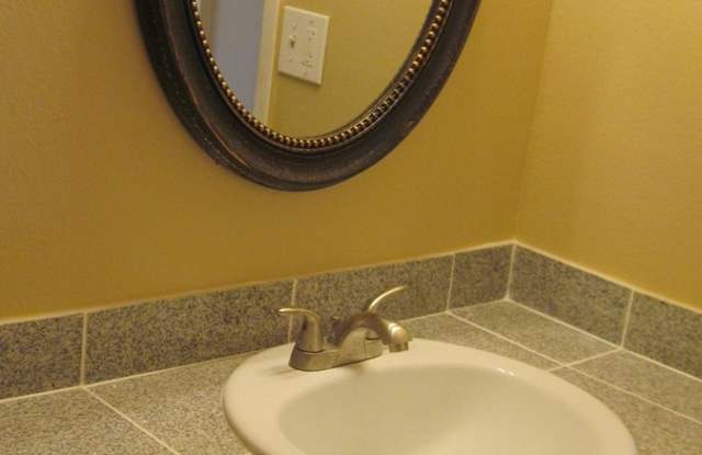 ASU AREA - REMODELED 5BR 2BA HOUSE SWIMMING POOL, GARAGE. PLUS RV-PARKING, AZ Room / AVAIL 7-1-25 photos photos