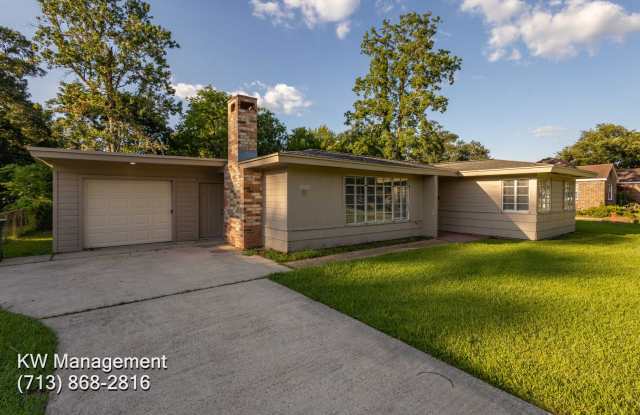 Move in ready 3 Bed / 1 bath home in Beaumont!  New pics coming soon! Gallery 3