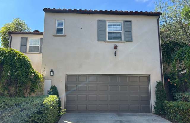 New! 3BD/2.5BA Two-Story Condo in Qual Hill Irvine! Gallery 1