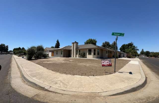 Updated SE Visalia Corner Lot Home Rent Ready! Gallery 1