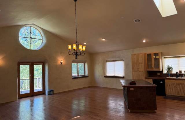 Charming 3BR House in Ashland Gallery 2