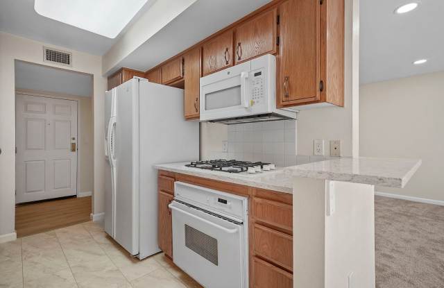 Welcome to your new home! Beautiful  Newly Renovated 3+3 photos photos