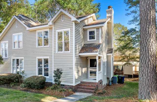 Beautiful Renovated Townhouse in Popular Raleigh Golf Course Community! photos photos