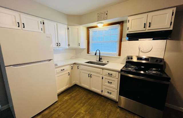 Adorable 3 bedroom 1 bath home! Close to Highway and Public Transportation. photos photos