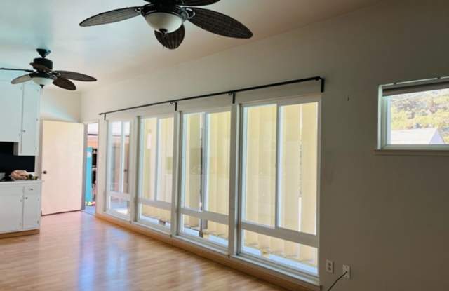 Adorable Studio in Upper Land Park!! Gallery 1