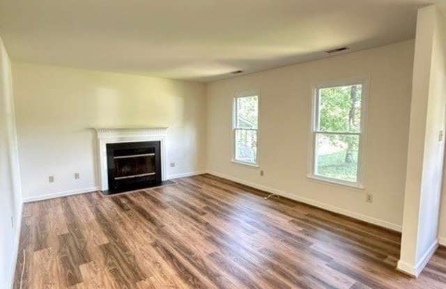 2508 Sutton Place Gallery 3