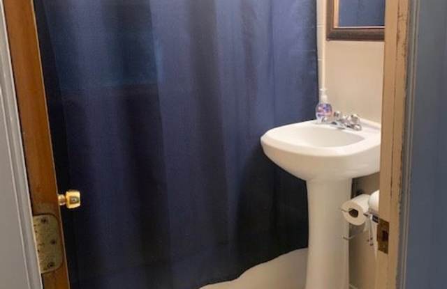 2 Bedroom 1 Bath in Harper Woods Gallery 1