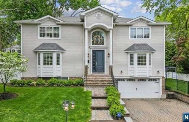 39 Drury Lane - 39 Drury Lane, Demarest, NJ 07627