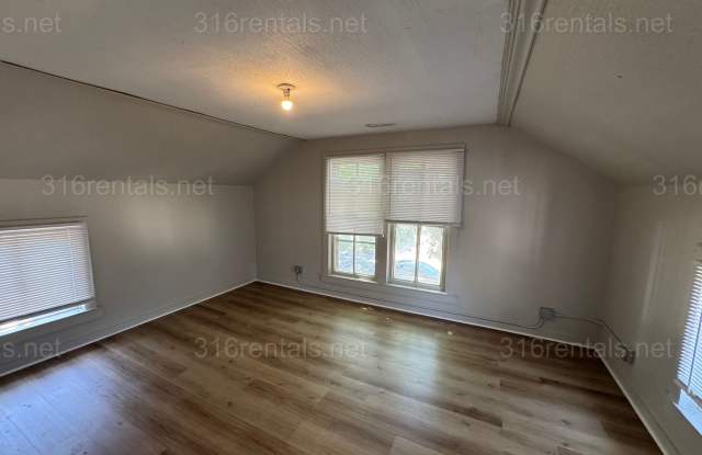 $995 - 3 bed 1 bath - Single Family Home Gallery 4