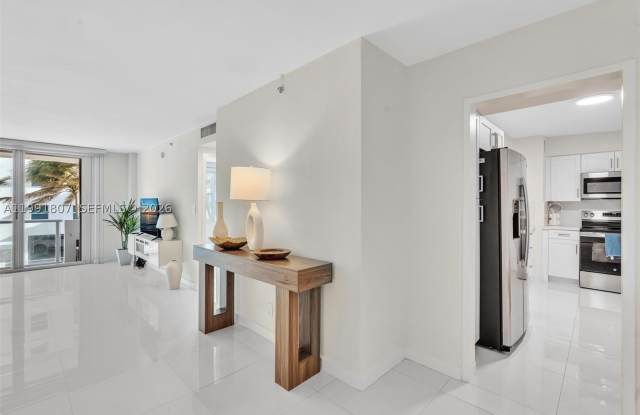9195 Collins Ave Gallery 3
