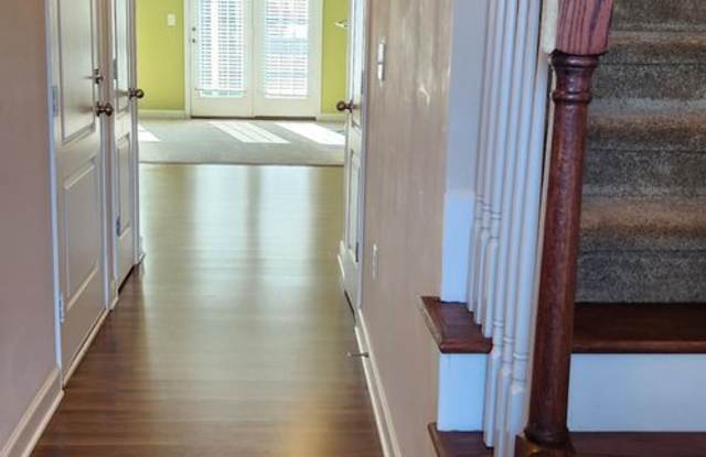 Spacious Townhome Convenient to Greenville & Spartanburg Gallery 4