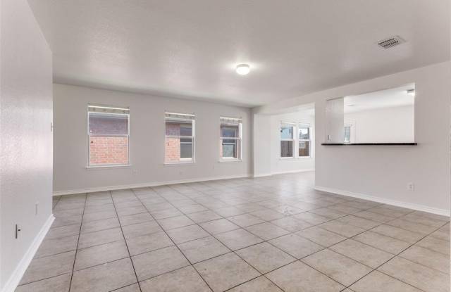 4120 Mantis Street Gallery 2