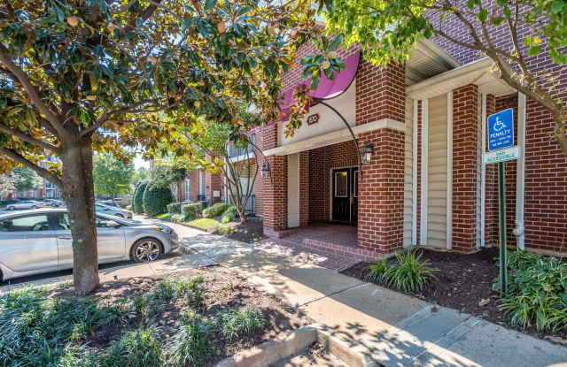 Beautiful 2 Bed 2 Bath Condo Beautiful Community Of The Gates Of Mclean photos photos