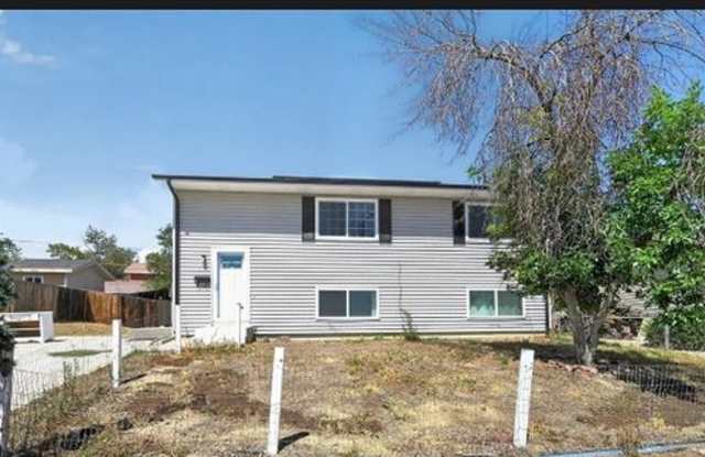 Homey 5BR House in Denver Gallery 1