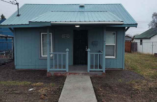 Newly Remodeled 2 Bedroom 1 Bath House - 2240 Applegate Avenue, Klamath Falls, OR 97601