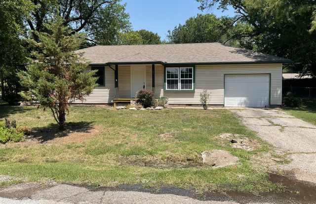 Very Nice 3BR/2BA House w/Attached Garage! photos photos