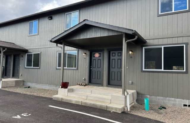MOVE IN SPECIAL** 2 BEDROOM/ 2 LEVELS TOWNHOME photos photos