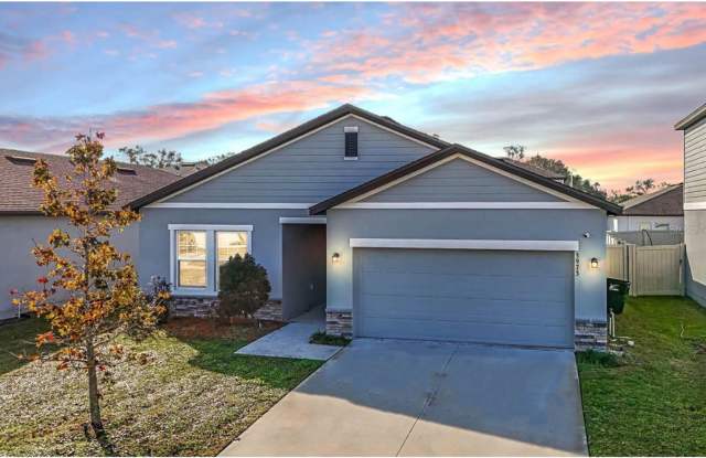Modern 4-Bedroom Home in Riverstone – 3973 Spruce Creek Dr, Lakeland, FL photos photos