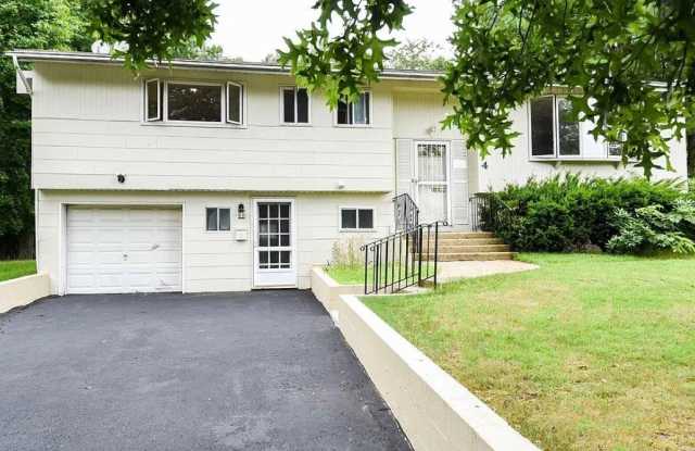 4 Lauren Avenue S photos photos