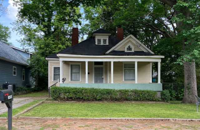 Spacious 3bd/2ba in Capitol View w/ Huge Fenced-In Backyard! photos photos