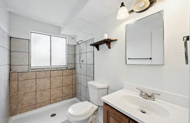 4 Bedroom, 2 bathroom Located Close to Pikes Peak Community College! photos photos