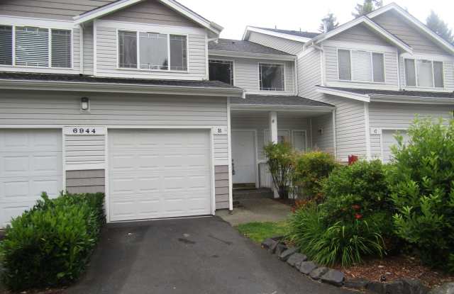 2 Bed 2.5 Bath Townhouse with Lake access photos photos