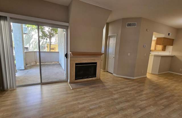 Nice Oak Park Corner Unit Townhome Which Includes a One Car Garage photos photos