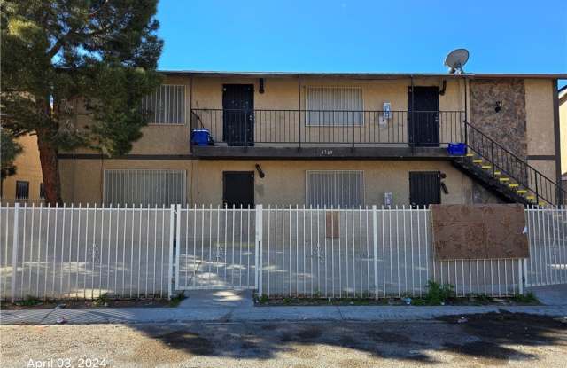 4765 Thunderbolt Avenue photos photos