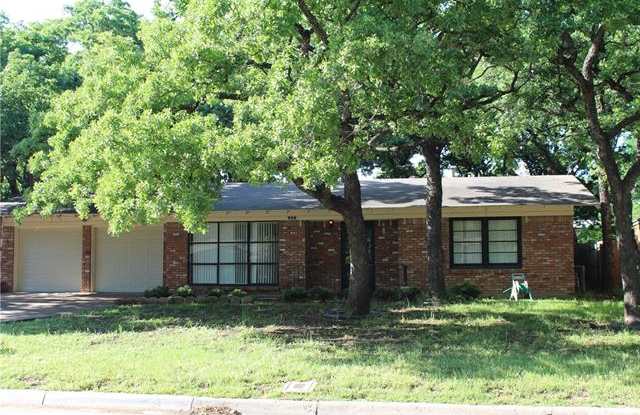 732 Briarwood Lane - 732 Briarwood Lane, Hurst, TX 76053